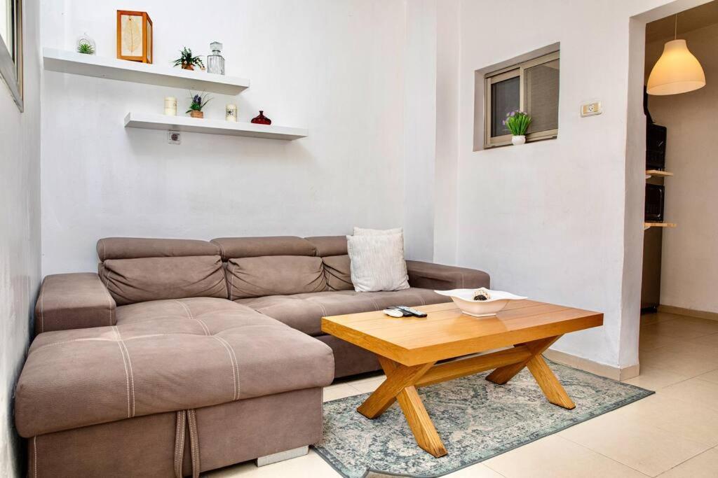 Homey Apartment Near The Beach 哈代拉 外观 照片