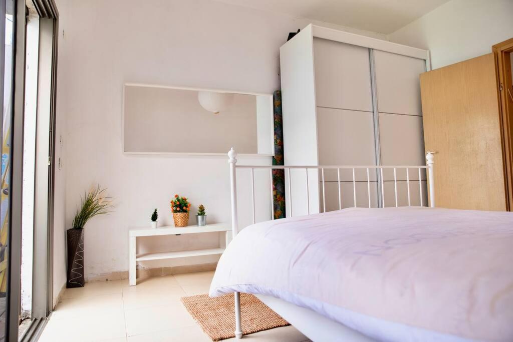 Homey Apartment Near The Beach 哈代拉 外观 照片